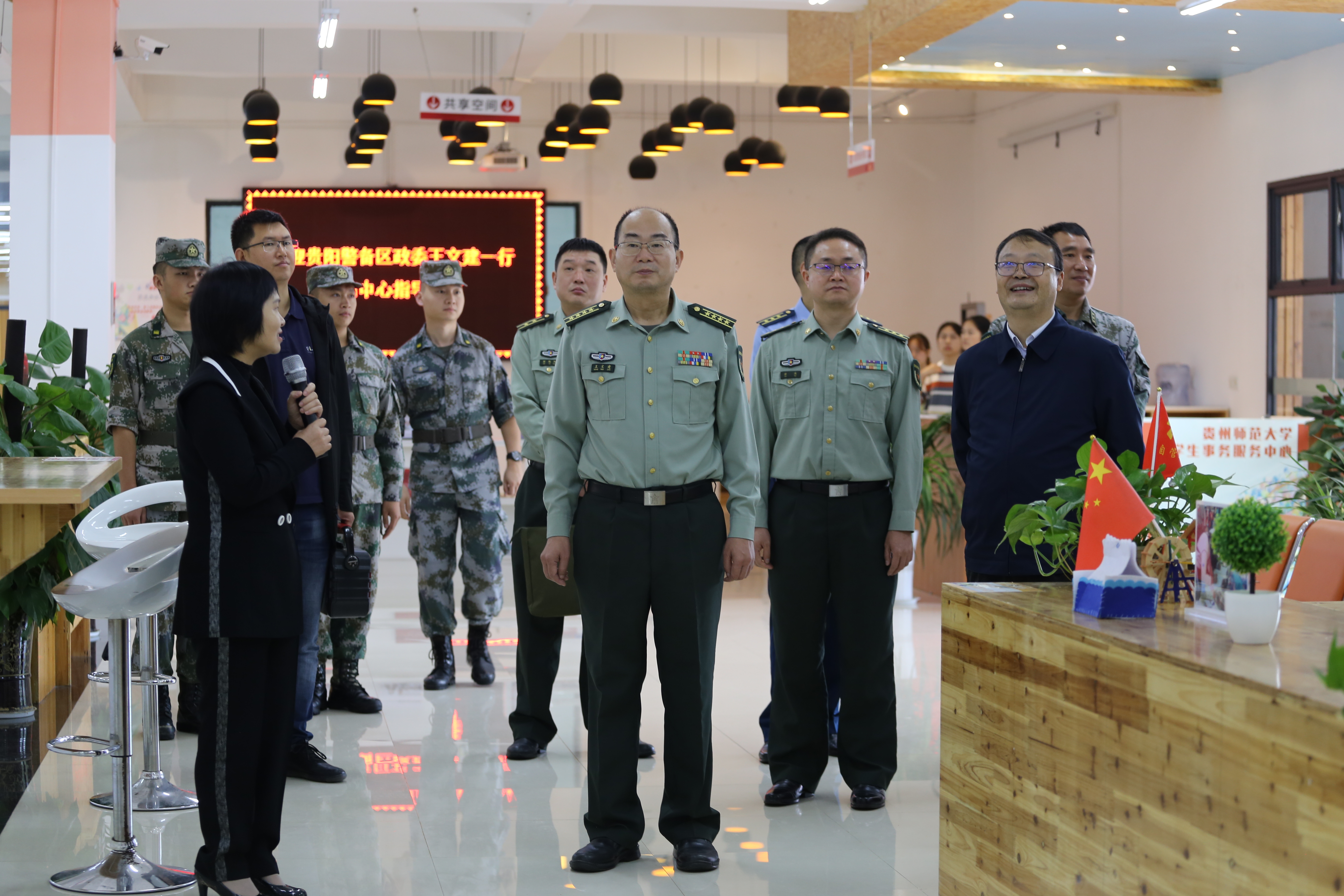 贵阳警备区政委王文建一行来校调研规范化武装部建设工作