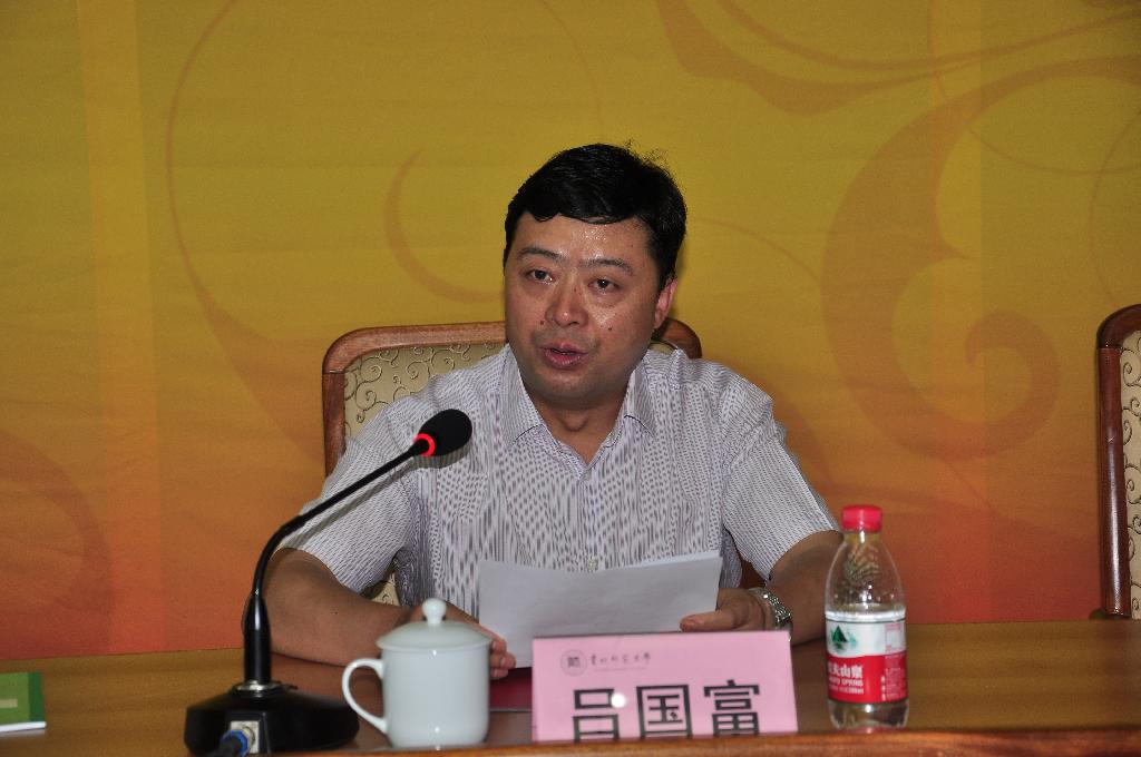 中国政治学会副会长兼秘书长杨海蛟,中国政治学会副会长桑玉成,贵州省
