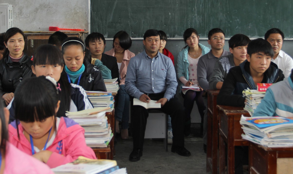 副校长吕国富赴三穗县看望顶岗实习学生