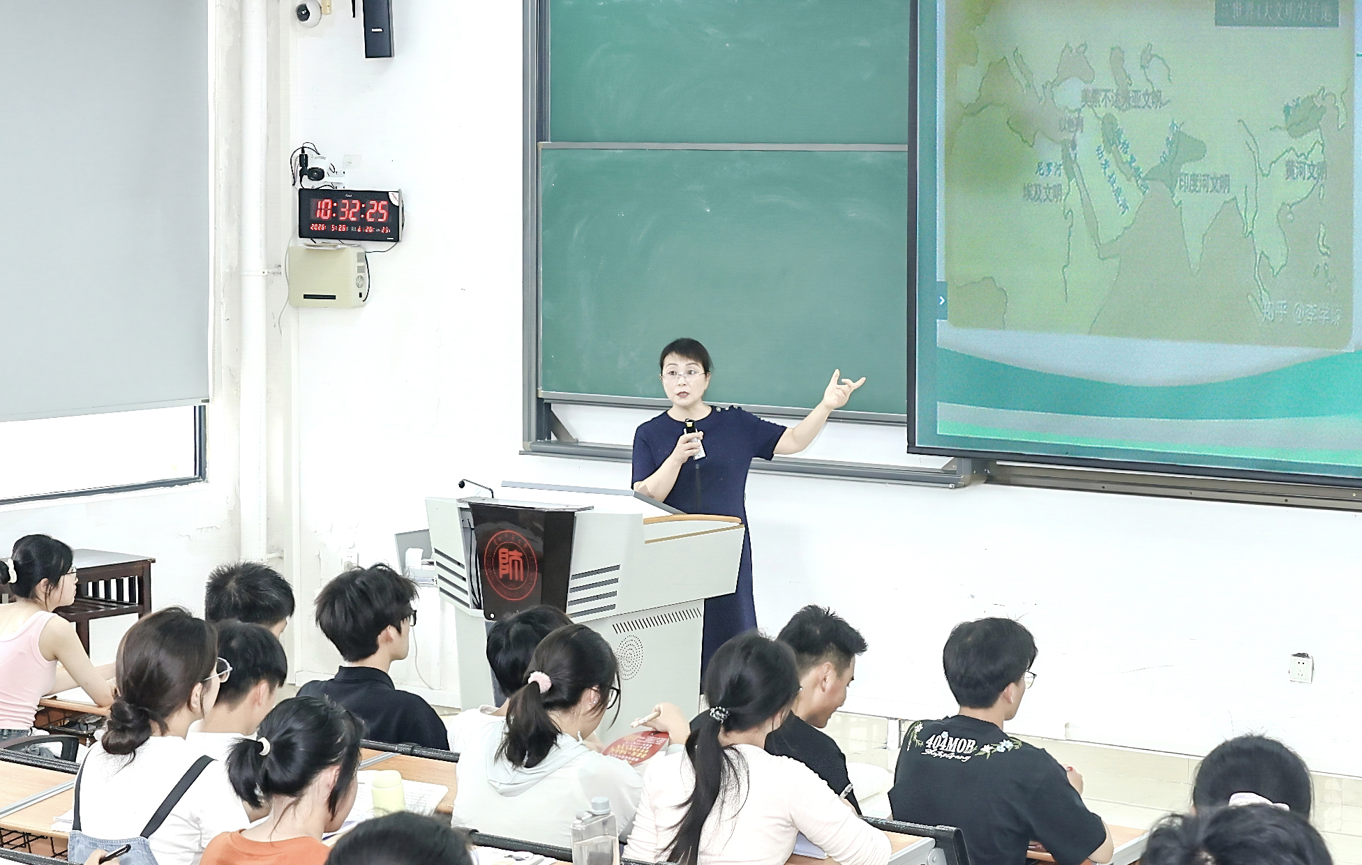 校党委副书记路言莉为生命科学学院本科生讲授《形势与政策》课-贵州师范大学新闻网