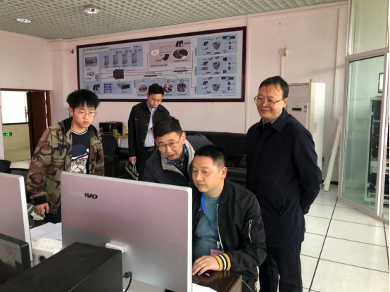 校长张绍东一行到现代教育技术中心查看教学情况并指导工作